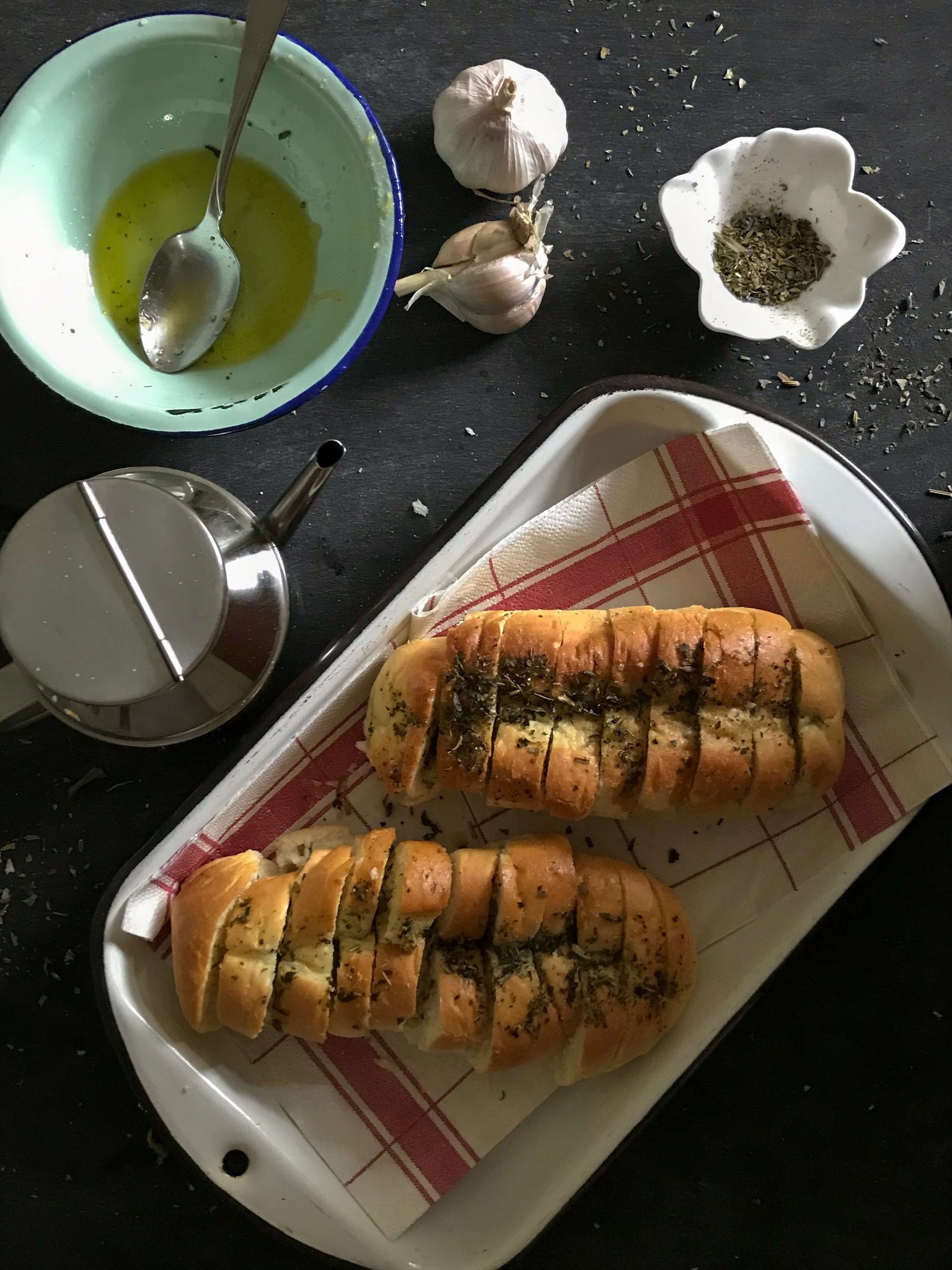 pan de ajo y hierbas provenzales