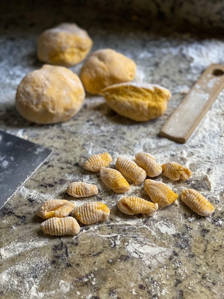 Ñoquis de Zapallo con Salsa de Ajos Asados - Confieso que Cocino